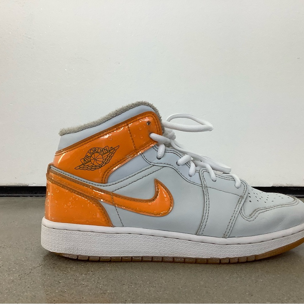 JORDAN 1 MID SE GS 'GATORADE PACK - ORANGE’ SIZE 5Y - Picture 4 of 7
